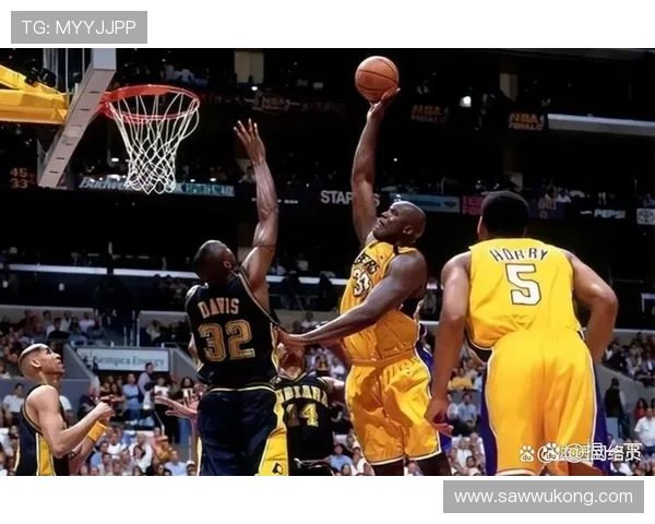 奥尼尔内线强攻提升篮板率，明显拉开与怀特边缘得分差距