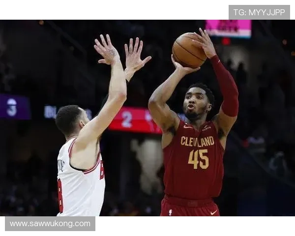 多诺万·米切尔突破得分拉开与库里的无球威胁差距