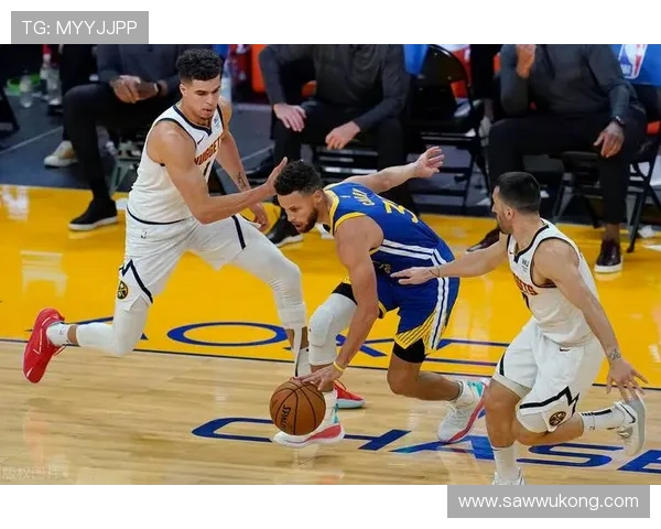 斯科蒂·巴恩斯利用无球跑动提升投篮效率拉开队内得分空间